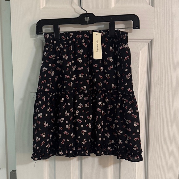 Francesca's Collections Black Mini Skirt with Pink Floral Pattern - Picture 1 of 4